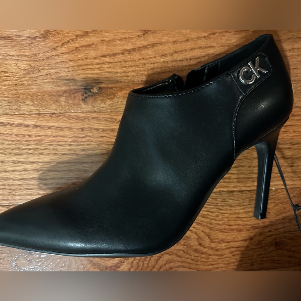 New Calvin Klein Gara booties in black… excellent condition